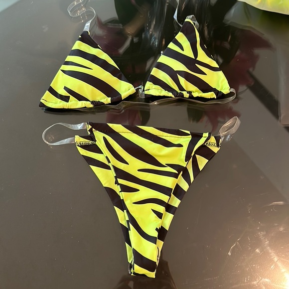 BNWT amazing for tanning berry beach neon, print, bikini, clear straps - Picture 1 of 2